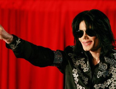 Michael Jackson: Πώς θα ήταν ο «βασιλιάς» της ποπ αν δεν είχε υποβληθεί σε πλαστικές επεμβάσεις; (φωτό)